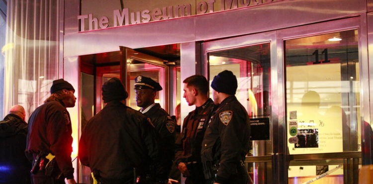 Duas mulheres são esfaqueadas no Museu de Arte Moderna de Nova York
