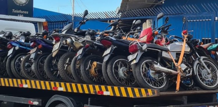 Polícia Militar apreende motocicletas em Casa Nova-BA após constatar irregularidades