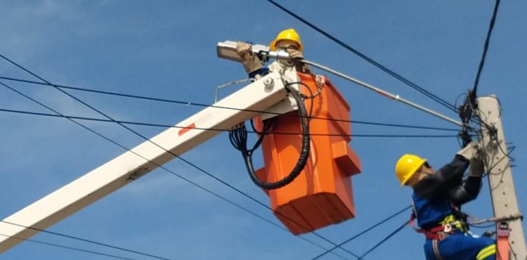 Com reforço das equipes, cronograma para iluminação de LED avança em Petrolina