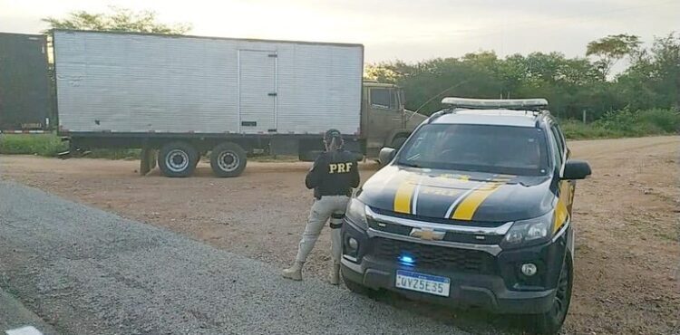 Após apresentar documento falso, motorista é preso pela PRF em Salgueiro