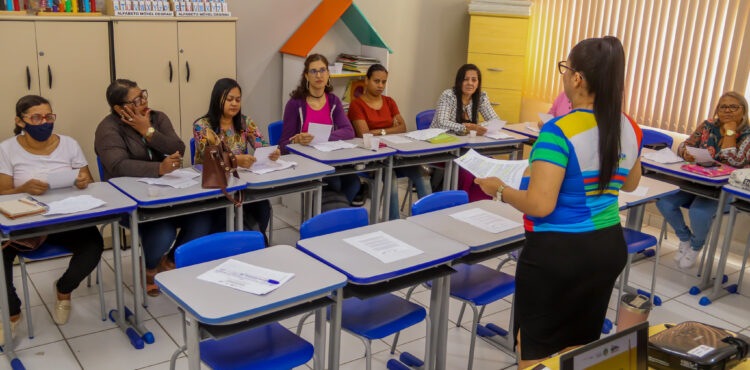 Prefeitura de Juazeiro promove formação de professores com foco em educação tecnológica