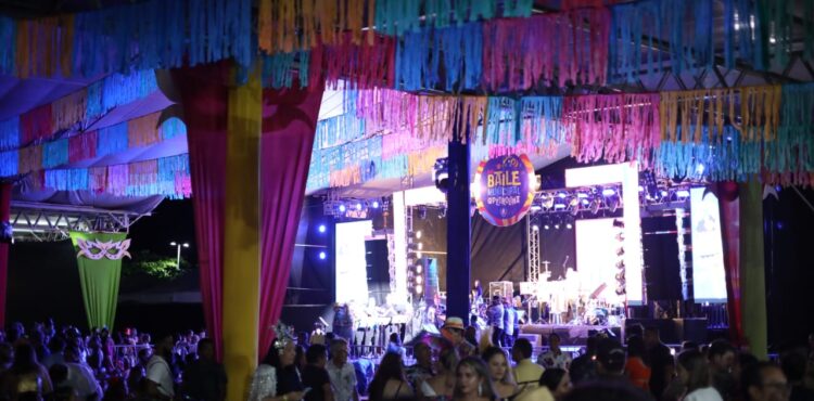 Com sucesso de público, Baile Municipal de Petrolina abre programação do Carnaval 2024