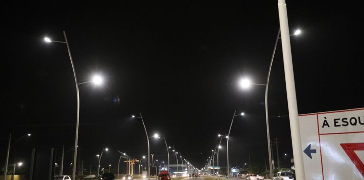 Prefeitura conclui mais uma etapa da obra de iluminação da BR-428 em Petrolina