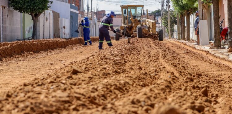 Obras de pavimentação levam mais infraestrutura para cinco bairros de Petrolina 