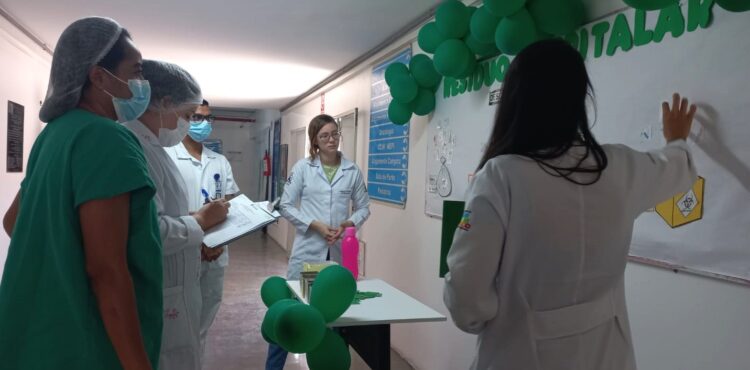 Hospital Dom Malan em Petrolina realiza ações de controle de infecção hospitalar com funcionários