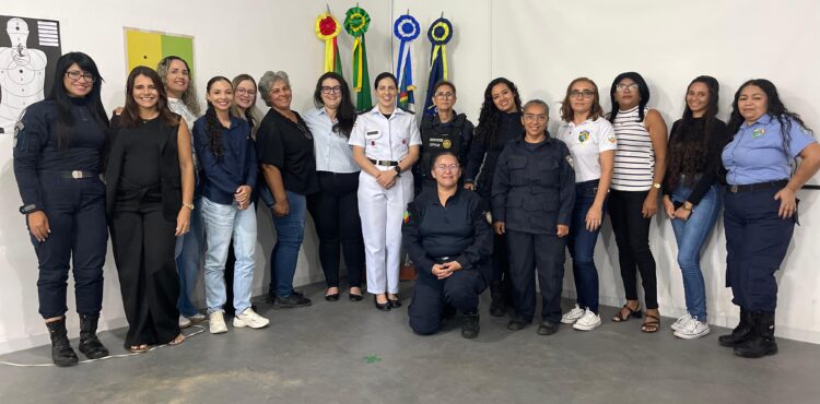 Mulheres que integram a segurança pública de Petrolina participam de palestra sobre Câncer de Mama