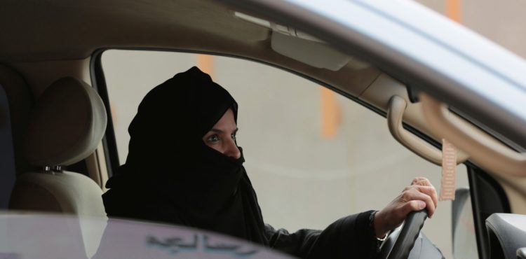 Termina proibição de mulheres de dirigir na Arábia Saudita