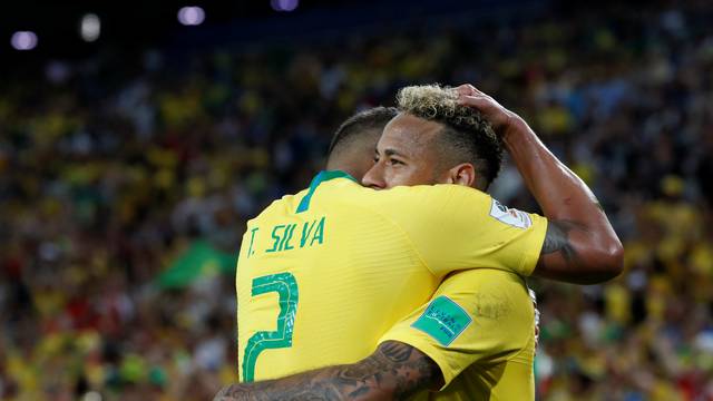 Brasil vence a Sérvia por 2 a 0 e vai enfrentar o México nas oitavas de final