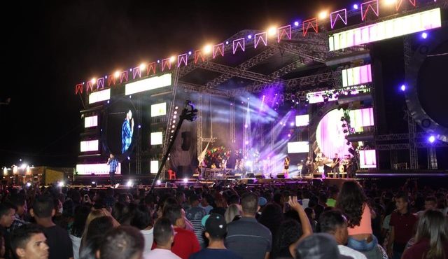 Forró e Sertanejo marcam a 8ª noite do São João de Petrolina