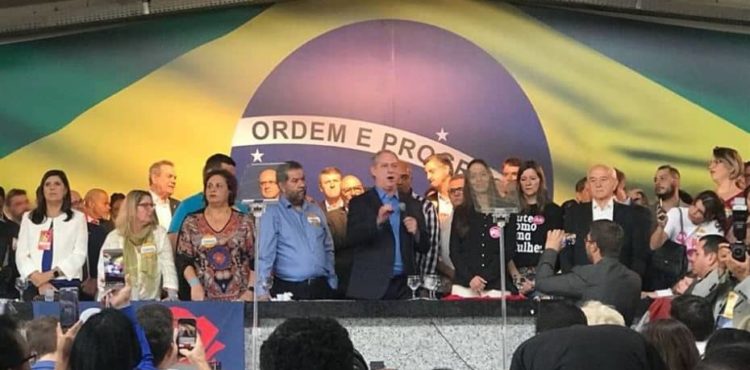 PDT lança candidatura de Ciro Gomes a presidente