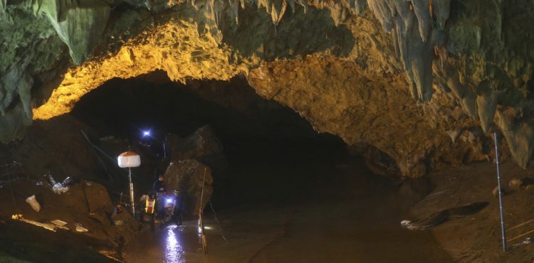 O que se sabe sobre a caverna na Tailândia onde garotos estão presos