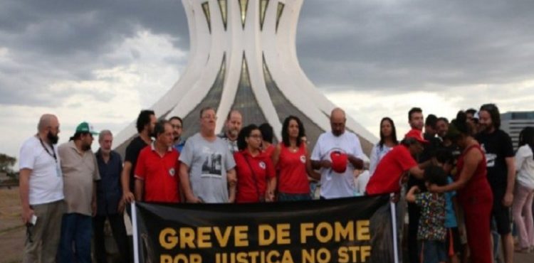 “Encerramos a greve de fome com a cabeça erguida, mas a luta continua”