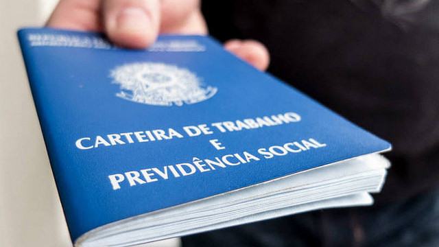 Taxa de desemprego fica em 11,6% no trimestre até dezembro, revela IBGE