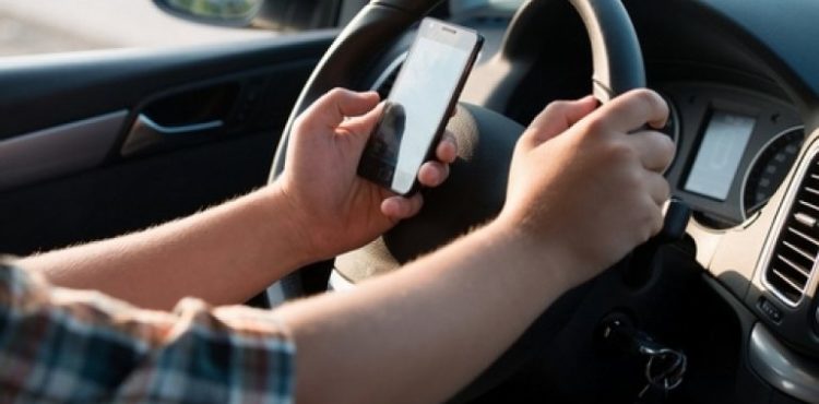 Multas por uso de celular ao volante crescem 33% em 2018