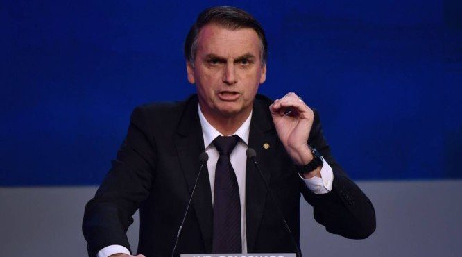 Petrobras pode ser privatizada em parte, diz Bolsonaro