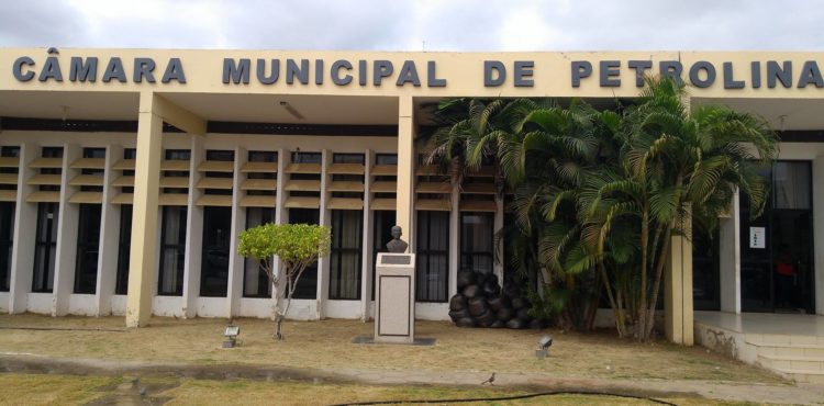 Casa Plínio Amorim vota projeto que concede medalha Dom Malan ao curso de Letras da UPE de Petrolina