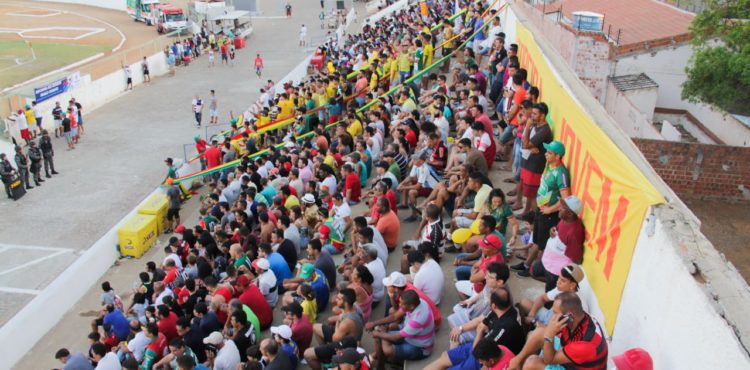 Na festa do título do Petrolina, Miguel autoriza reforma do Estádio Paulo Coelho