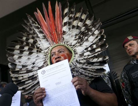 Indígenas tentando reunião com Bolsonaro para pedir Funai na Justiça