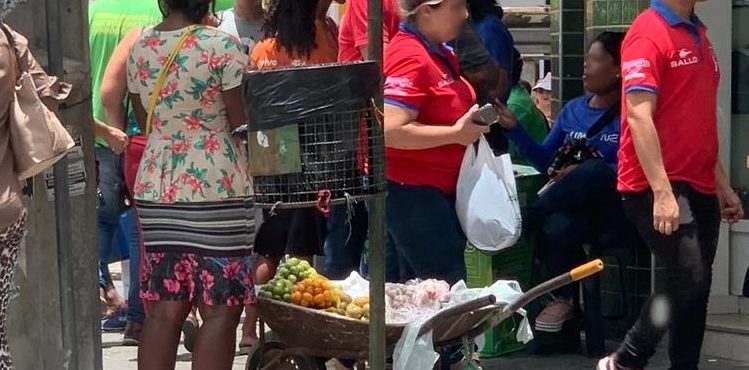 Por descumprimento de acordo, comerciantes de frutas têm mercadorias apreendidas no centro de Petrolina