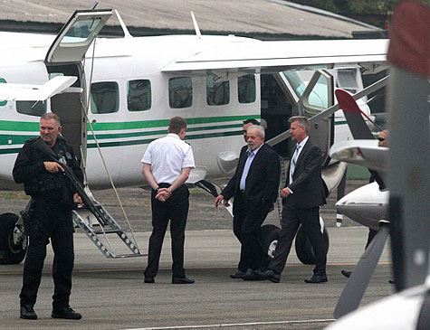 Lula chega a São Paulo para o velório de seu neto; filho de Bolsonaro critica