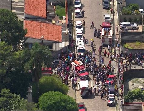 Atiradores abrem fogo em escola em Suzano; há 10 mortos