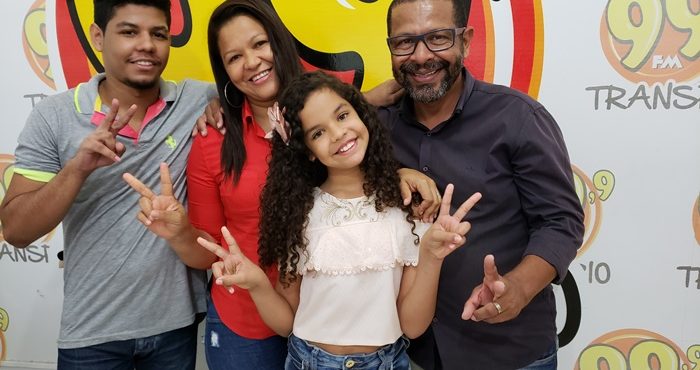 Sertaneja Beatrys Zarb disputa quarta etapa do The Voice Kids e pede apoio do Vale do São Francisco