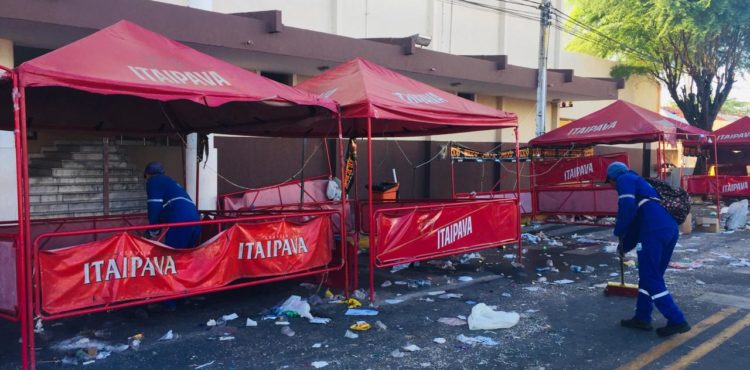 Bloco dos Serviços Públicos recolhe sete toneladas de lixo no Carnaval de Petrolina