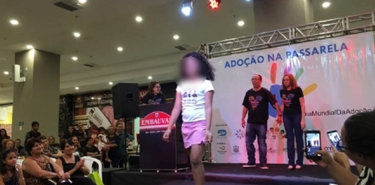 Desfile de crianças que aguardam adoção é alvo de críticas