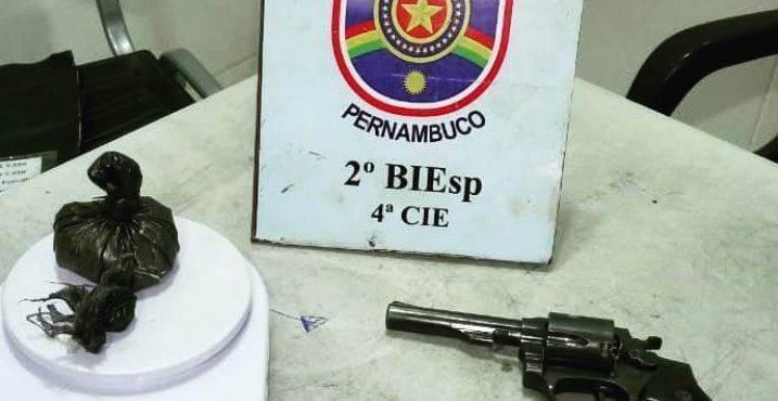 Arma de fogo e entorpecente são apreendidos em abordagem no bairro Henrique Leite