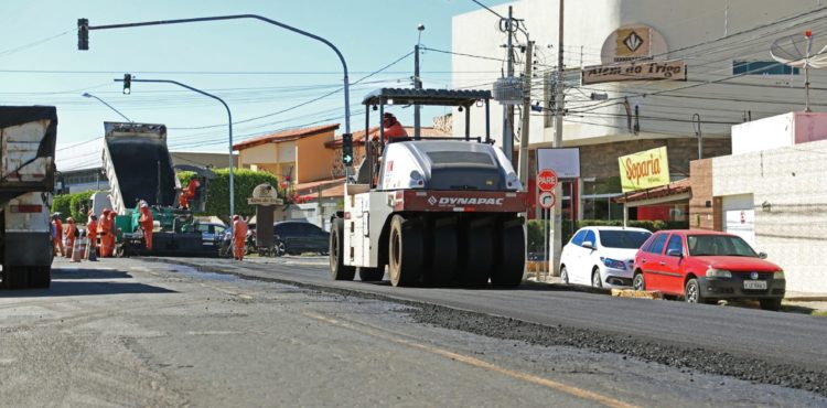 Prefeitura de Petrolina inicia recapeamento de trecho crítico da Avenida da Integração