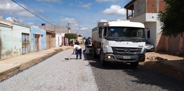 Bairro João de Deus é contemplado com pavimentação de cinco ruas em Petrolina