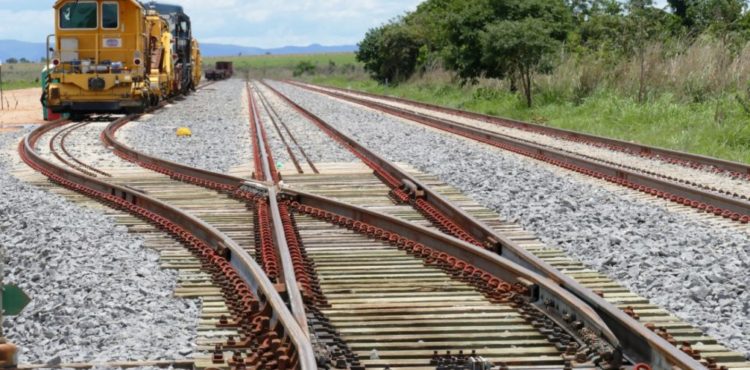 Governo quer dobrar transporte de carga por ferrovias, diz ministro