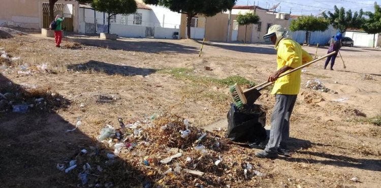 Secretaria de Serviços Públicos mantém ações de varrição e limpeza nas vias de Juazeiro