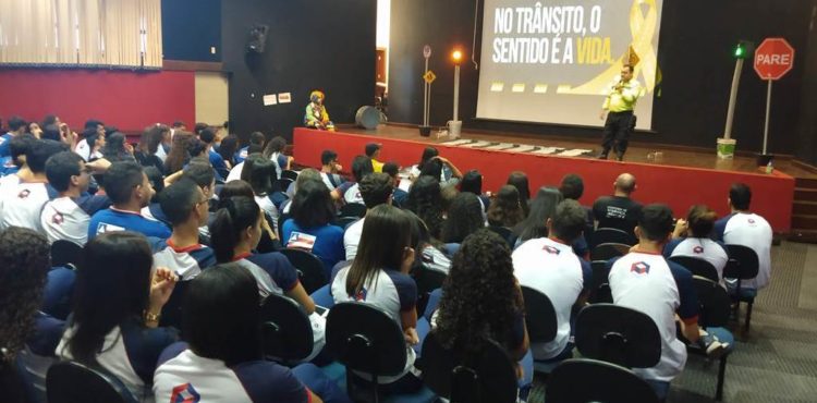 Semana Nacional de Trânsito tem início com palestras em escola de Juazeiro