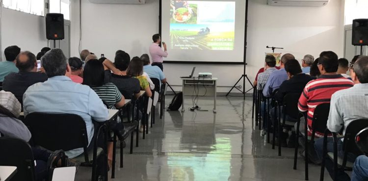 AMA e Ministério da Agricultura promovem palestra sobre origem dos produtos comercializados no Mercado do Produtor de Juazeiro