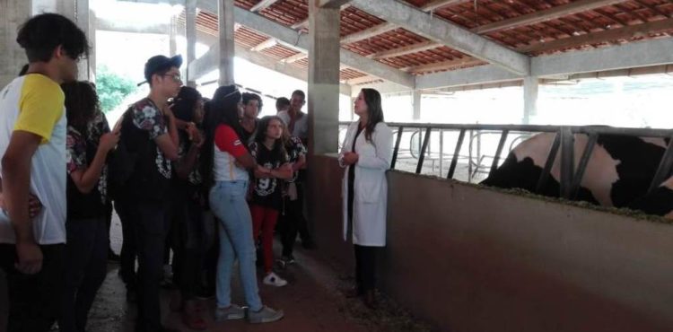 Alunos do projeto ‘Eu Preciso Sonhar’ visitam o Campus de Ciências Agrárias da Univasf