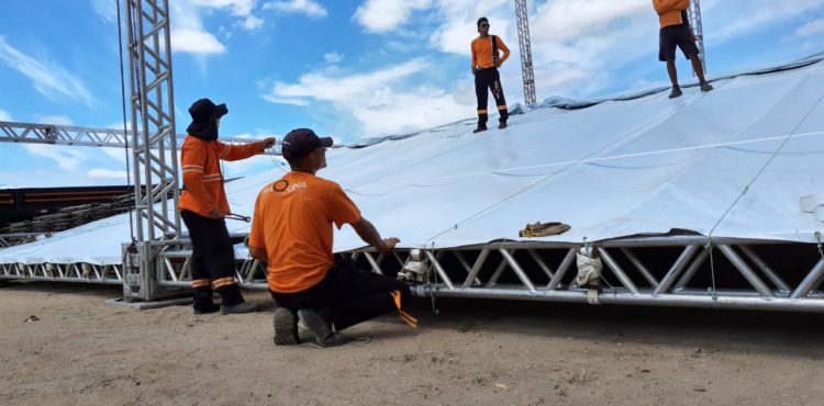 Estrutura do Réveillon de Petrolina começa a ser montada na Porta do Rio