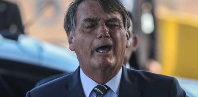 Bolsonaro: Para acabar com fake news, o certo é fechar a imprensa