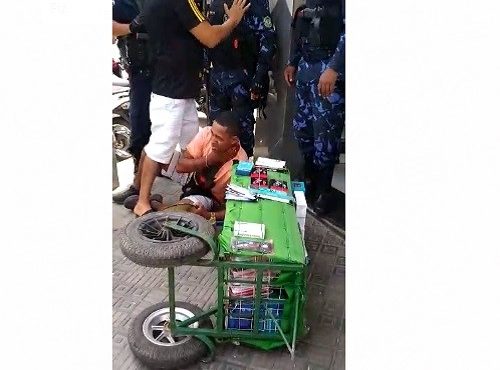 Guarda Civil usa de força contra ambulante que se nega entregar mercadoria, em Juazeiro-BA