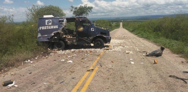 Carro-forte é explodido entre Serrita e Moreilândia