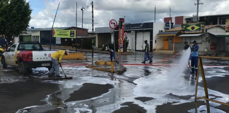 Mercado do Produtor de Juazeiro recebe limpeza e higienização para diminuir o risco de disseminação do coronavírus e H1N1