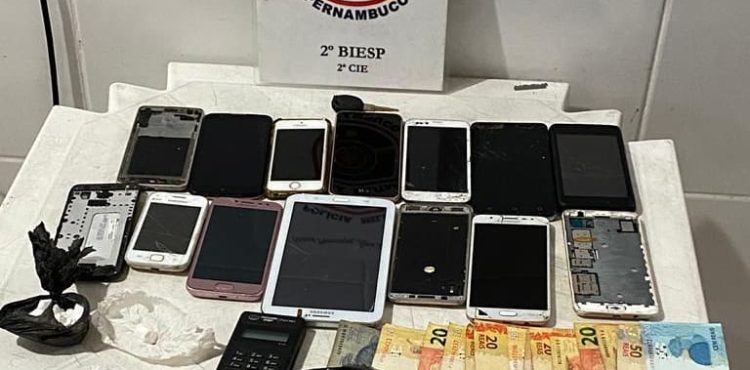 Policiais do 2°BIEsp prendem homem com entorpecentes e mais de 10 celulares em Petrolina