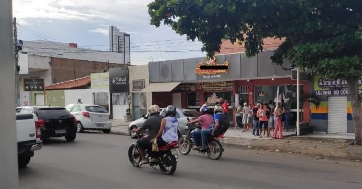 Homem é assassinado dentro de restaurante na área central de Petrolina