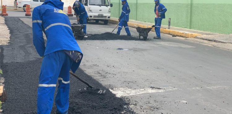 Juazeiro segue recuperando vias da cidade com Operação Tapa-Buraco