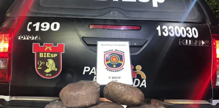 Policiais do 2°BIEsp prendem mulher com 5kg de maconha