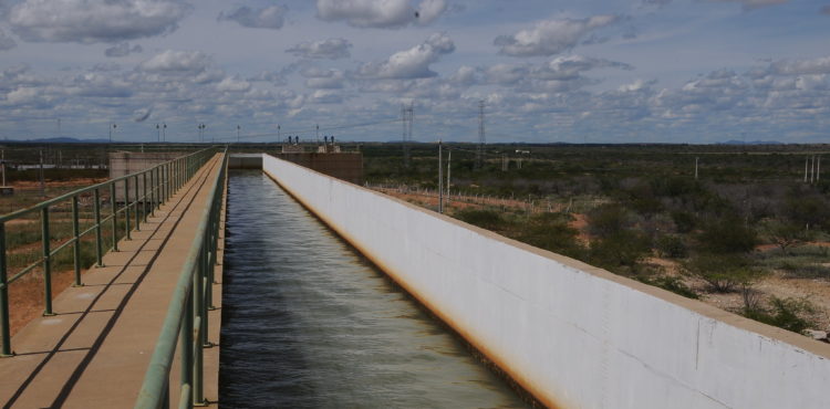 Codevasf inicia entrega de lotes familiares do projeto Pontal