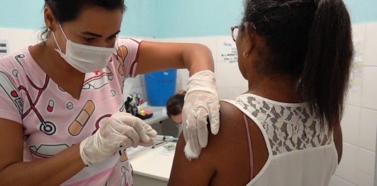 Gestantes, crianças e mulheres no pós-parto poderão se vacinar contra a gripe neste sábado em Petrolina