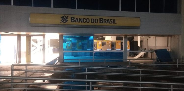 Madrugada de terror em Sertânia: Ladrões explodem Banco do Brasil e Caixa Econômica