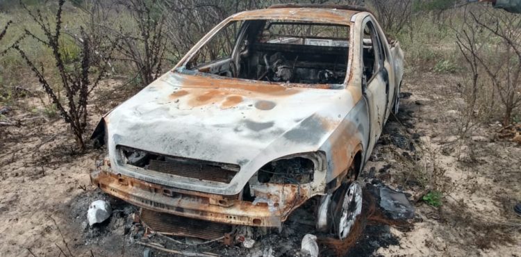 Veículo com corpos carbonizados é encontrado em Petrolina e há suspeita de ser dos dois jovens desaparecidos