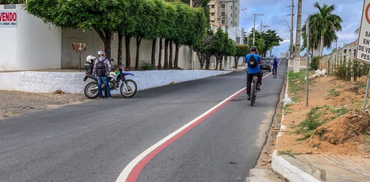 Rua que dá acesso a Orla passa a ter sentido único por conta da nova ciclofaixa